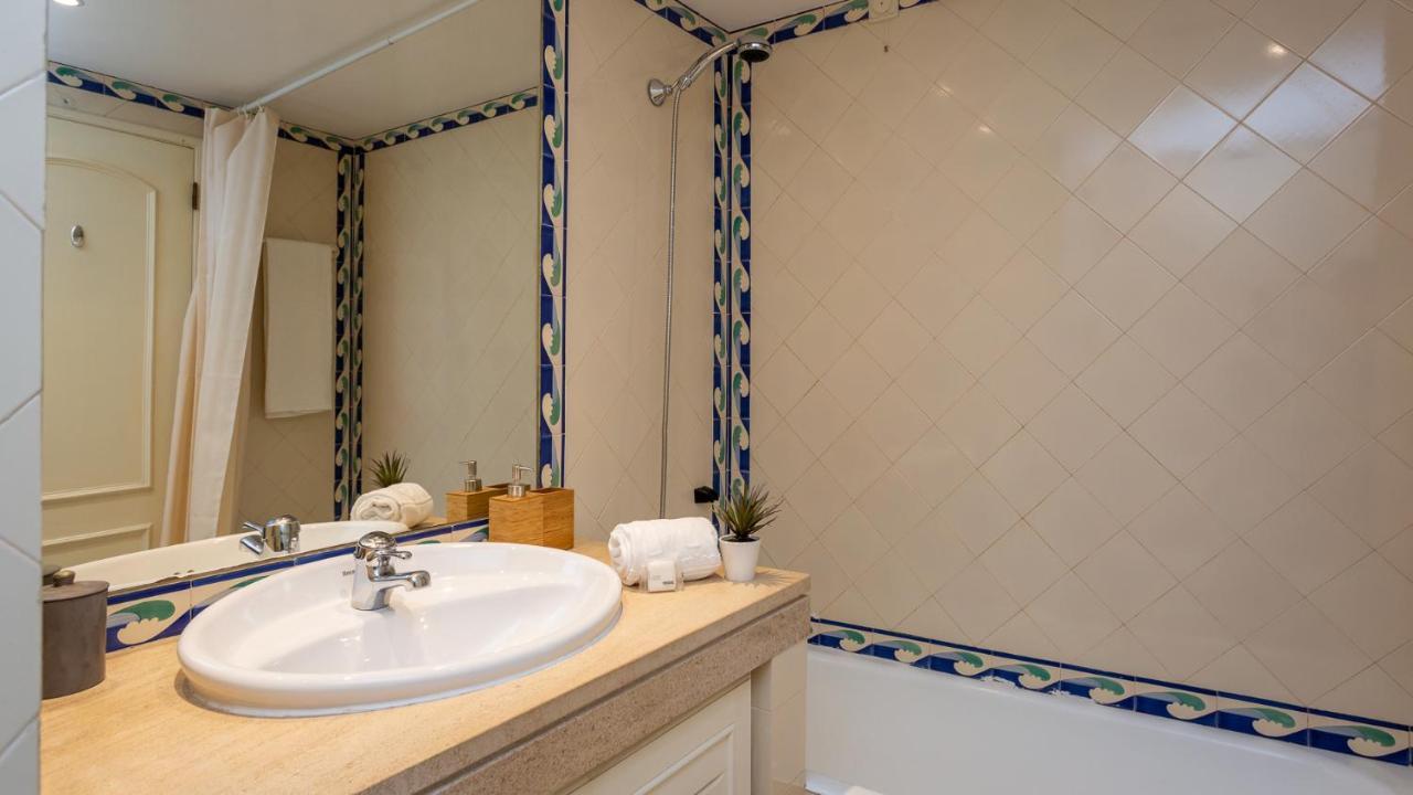 Marina 2Bdr Apartment With Balcony & Pool - 5Min From Beach By Lovelystay Quarteira Exterior photo
